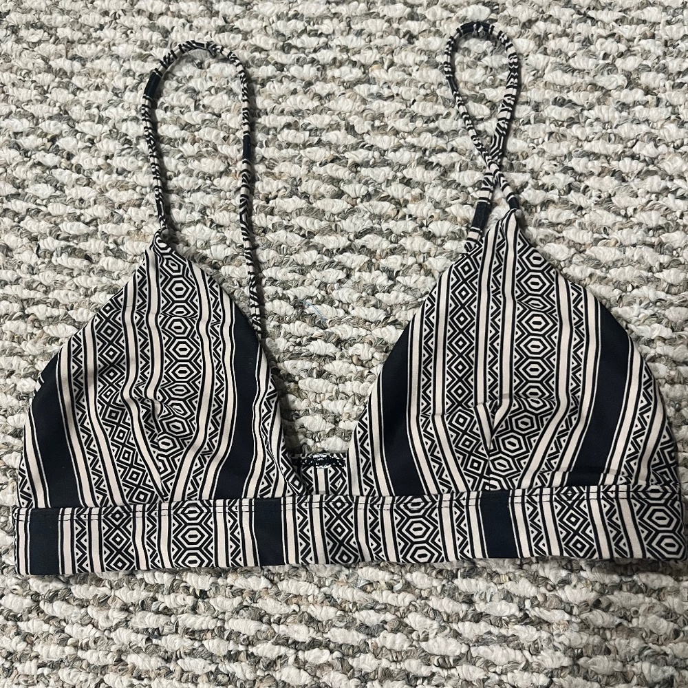 Acacia swimwear Awapui top in Polynesian size small